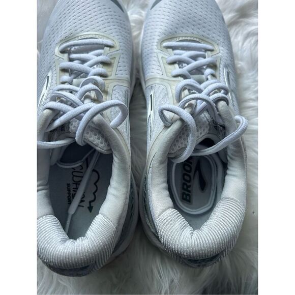 Brooks Women’s Adrenaline GTS 20 Running M Size 9.5 Cream or white color - Picture 5 of 6